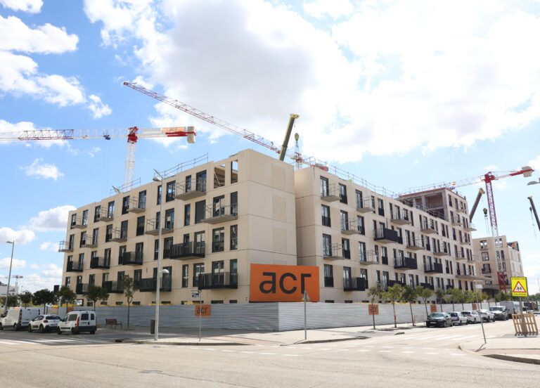 ACR termina en 77 días la estructura del edificio industrializado híbrido más grande de España