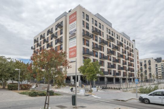 Calido Living, construido Por ACR, es el edifioc industrialiado fíbrido más grande de España